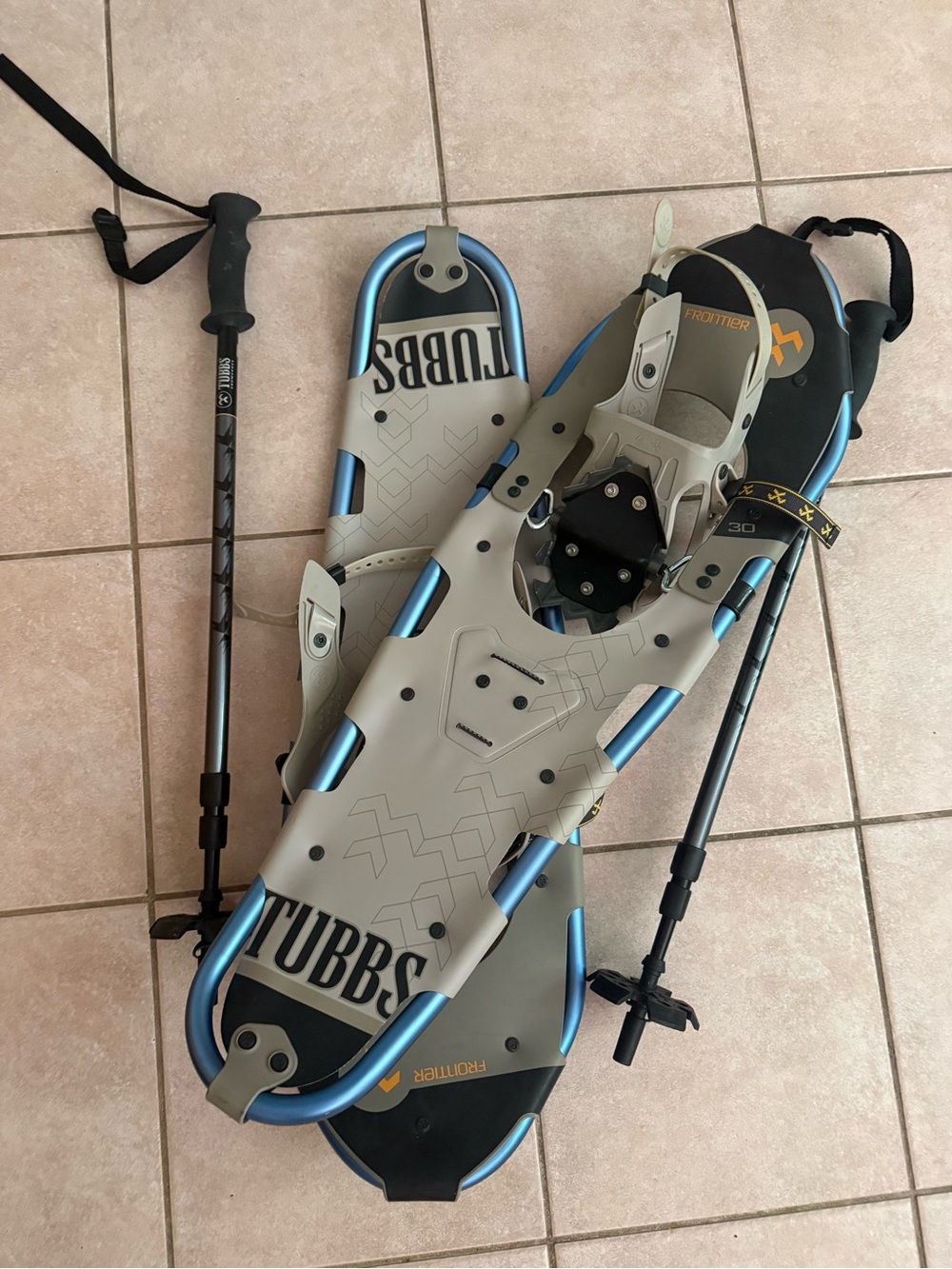 TUBBS BRAND NEW Frontier Men's Snowshoes in Gray and Blue